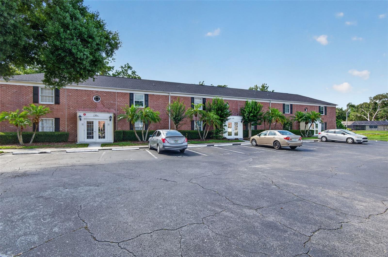 WHISPERING OAKS - Residential