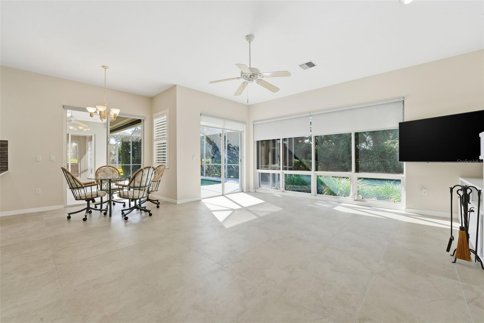 CALUSA LAKES - Residential