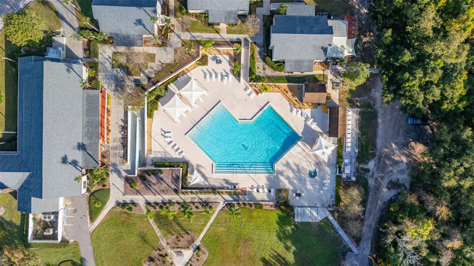 ZELLWOOD STATION - Residential
