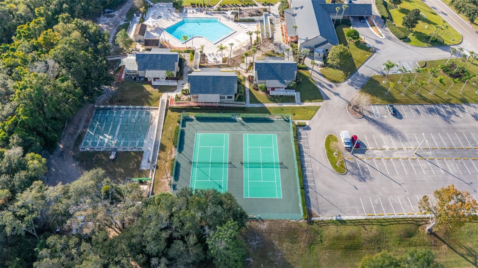 ZELLWOOD STATION - Residential