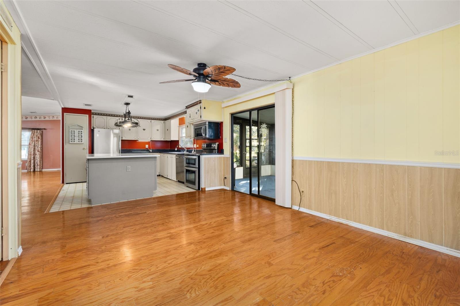 ZELLWOOD STATION - Residential