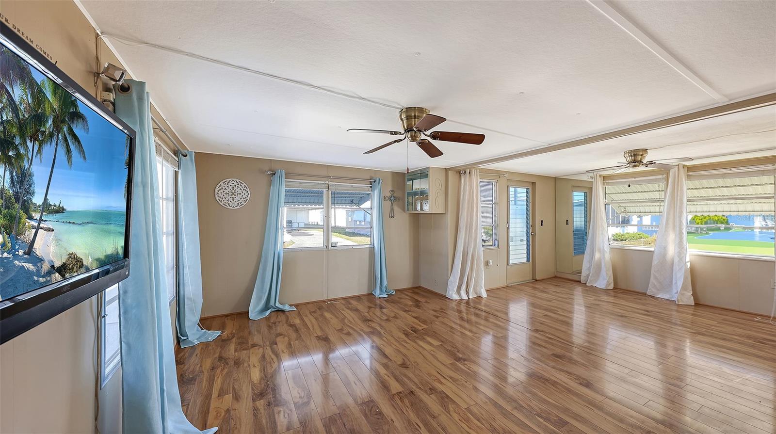 DE SOTO COMMUNITY UNIT ONE - Residential