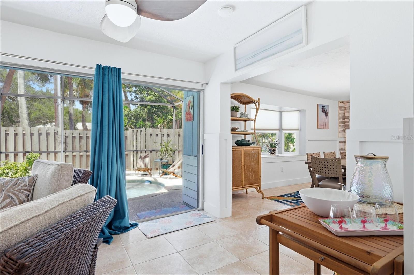 SIESTA BEACH - Residential