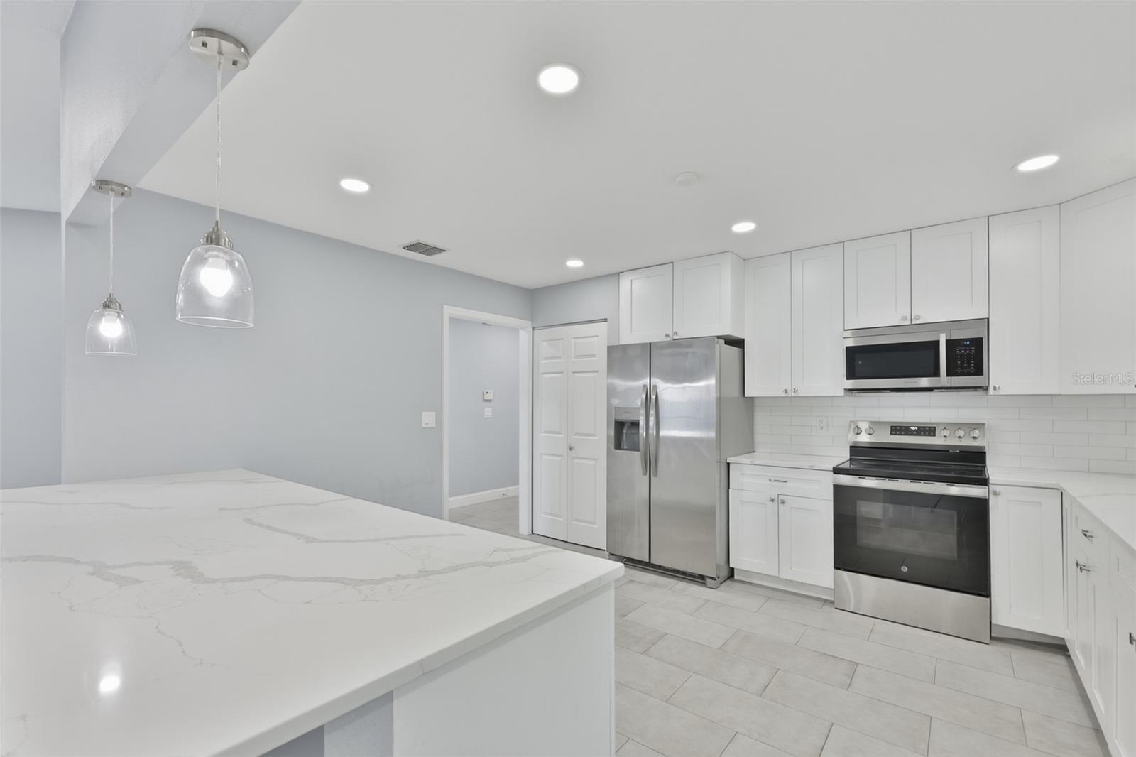 SOMERSET LAKES UNIT ONE - Residential Lease