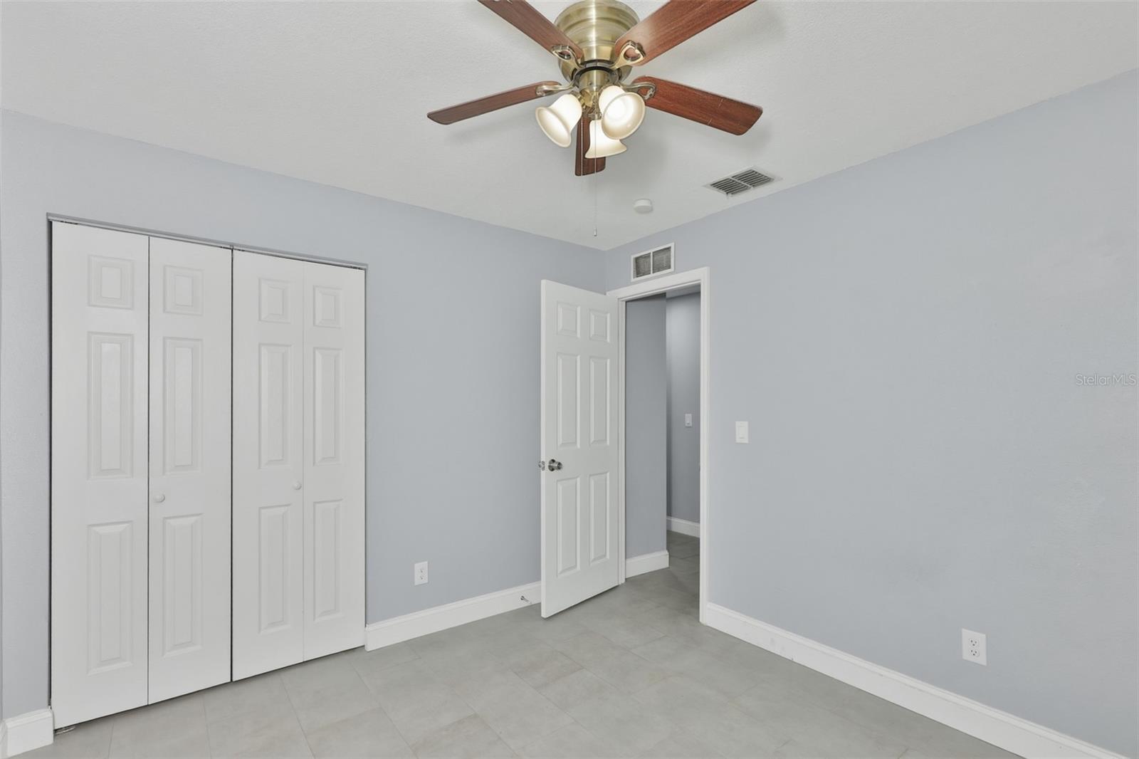 SOMERSET LAKES UNIT ONE - Residential Lease