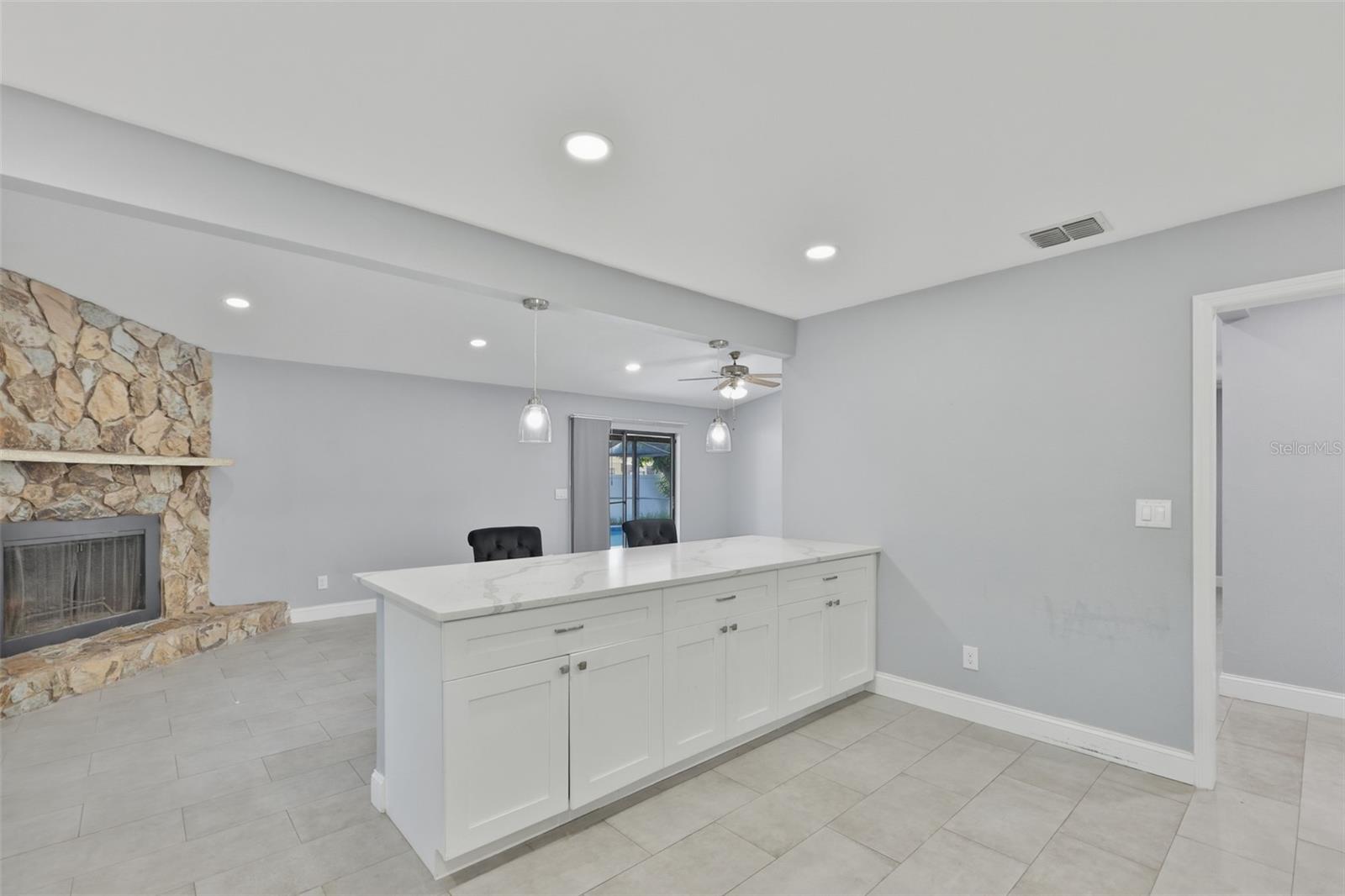 SOMERSET LAKES UNIT ONE - Residential Lease