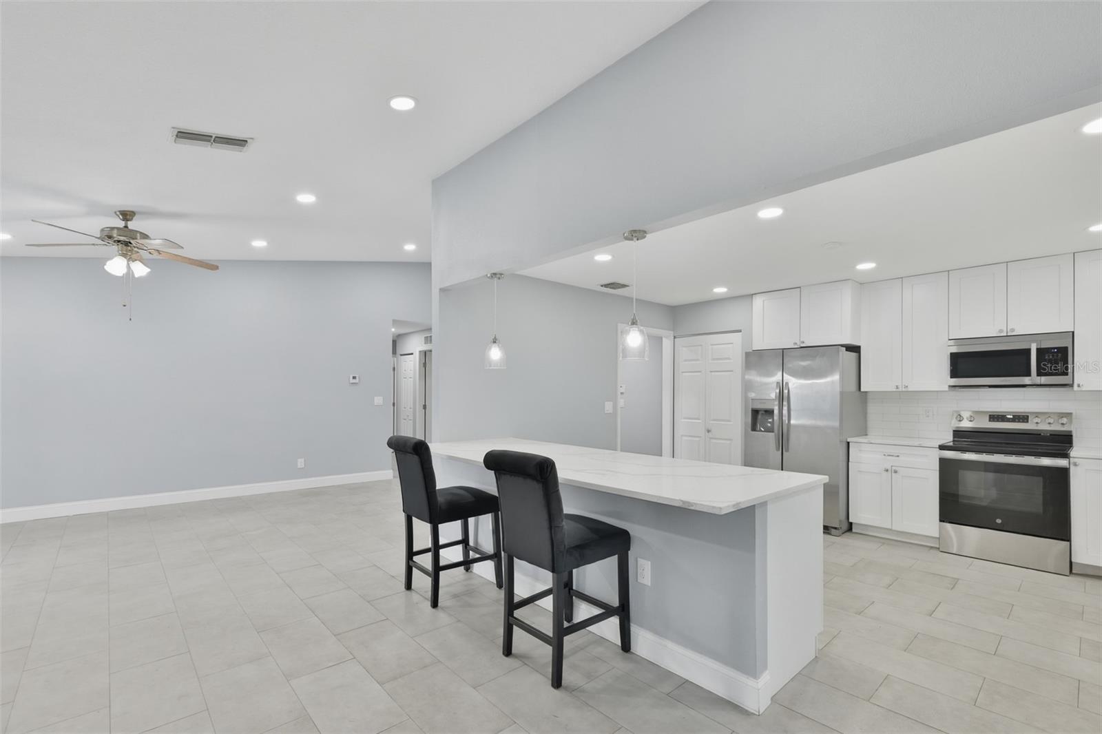 SOMERSET LAKES UNIT ONE - Residential Lease