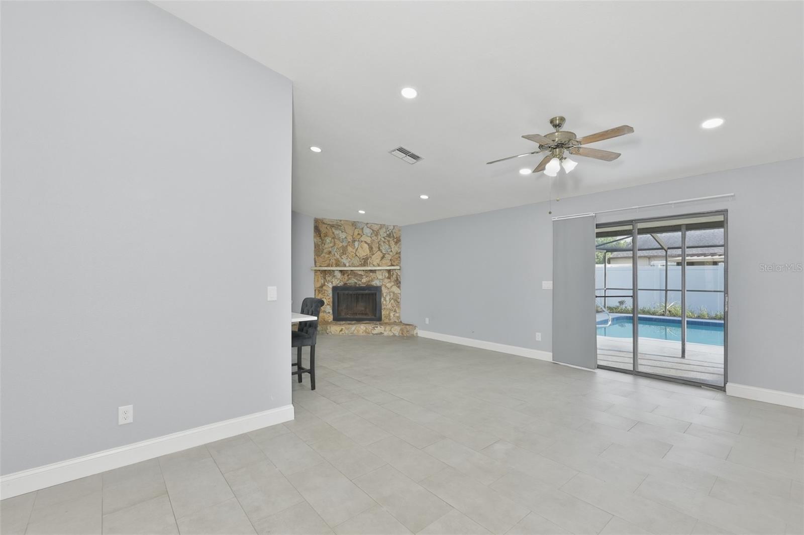 SOMERSET LAKES UNIT ONE - Residential Lease