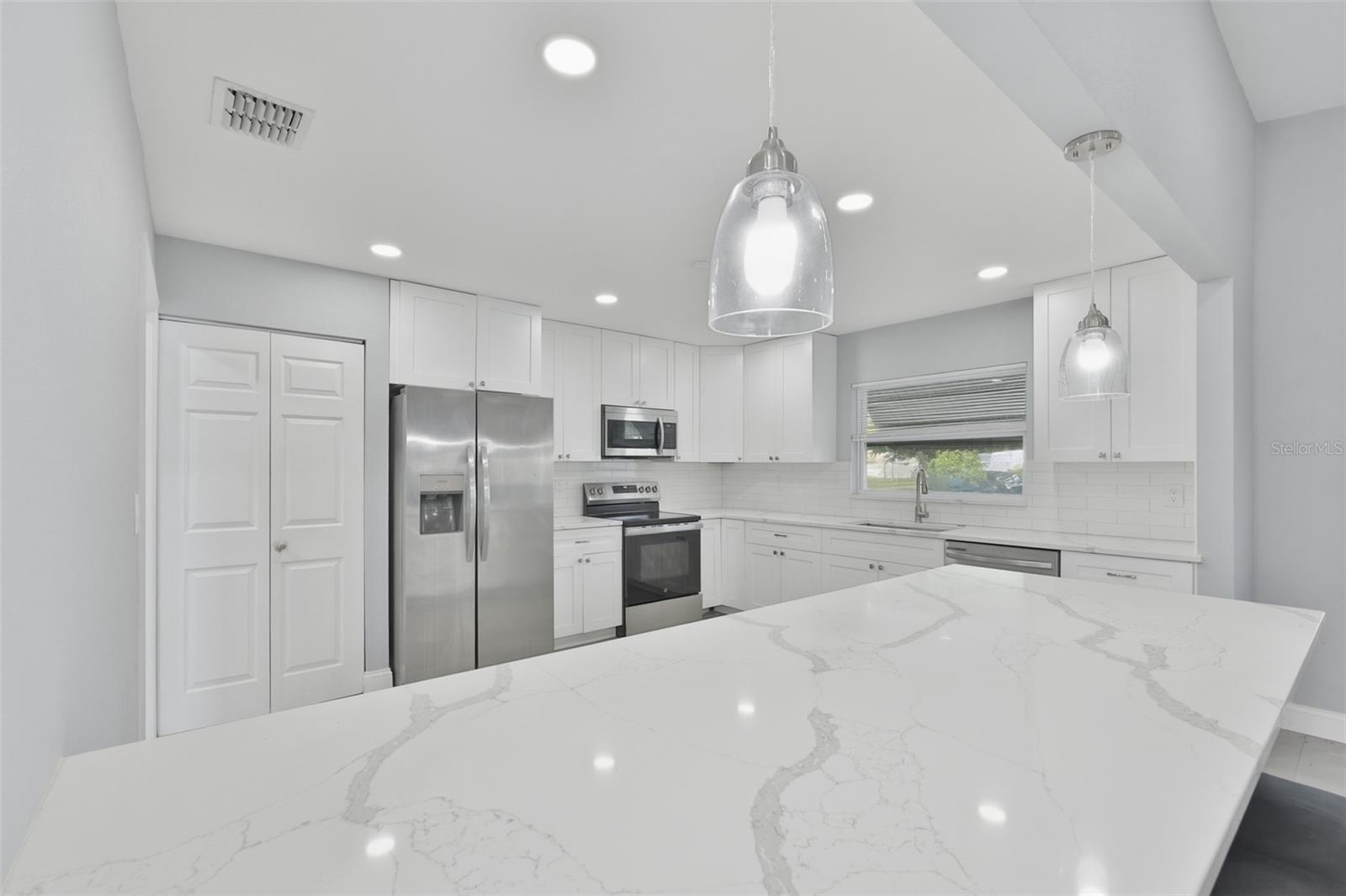 SOMERSET LAKES UNIT ONE - Residential Lease