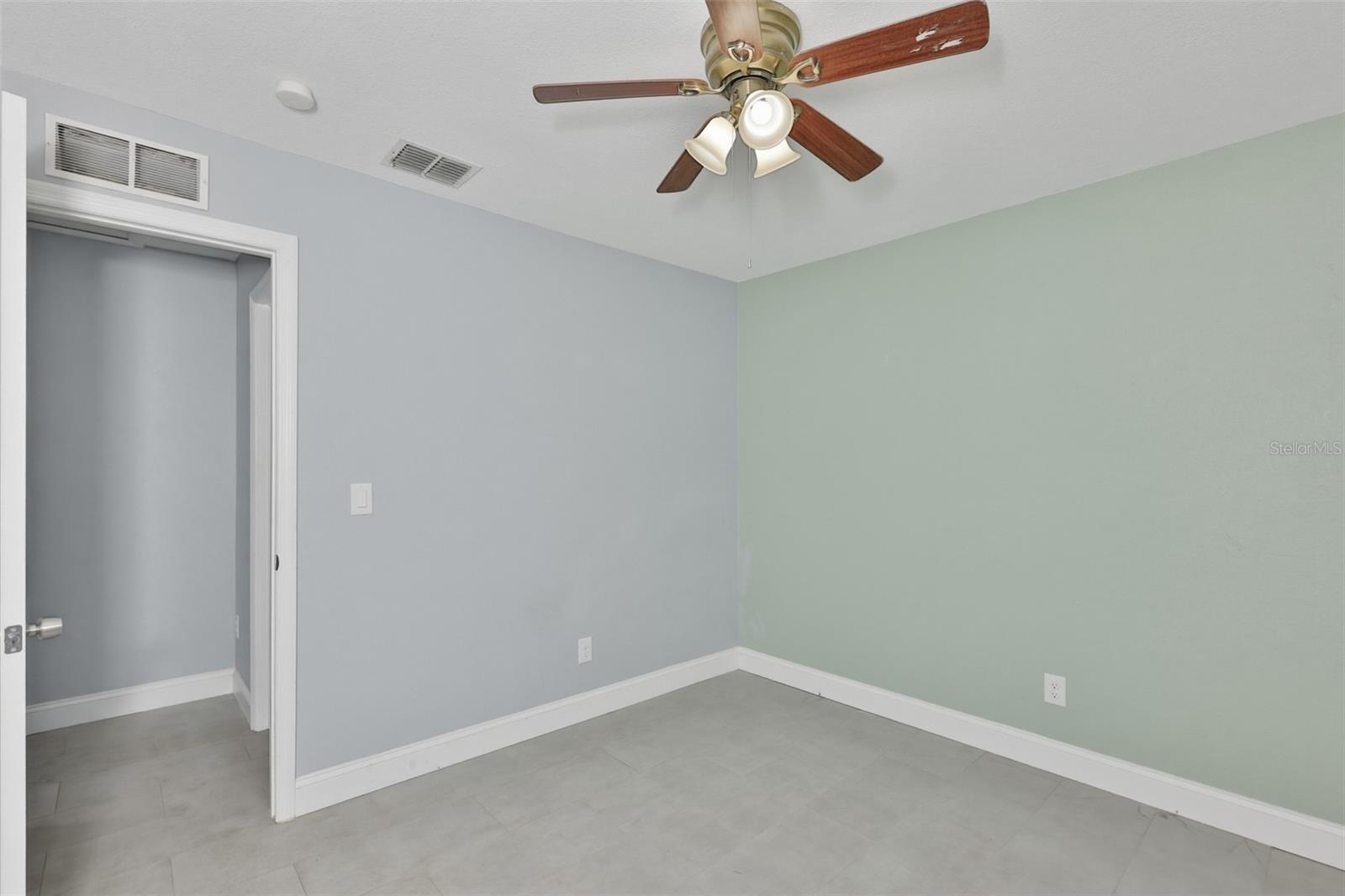 SOMERSET LAKES UNIT ONE - Residential Lease