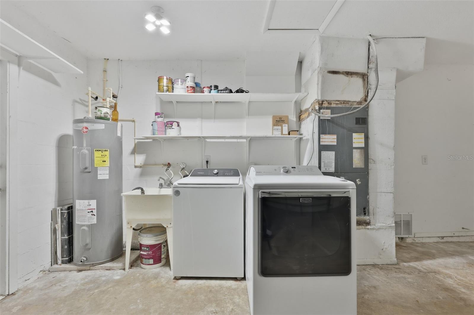 SOMERSET LAKES UNIT ONE - Residential Lease