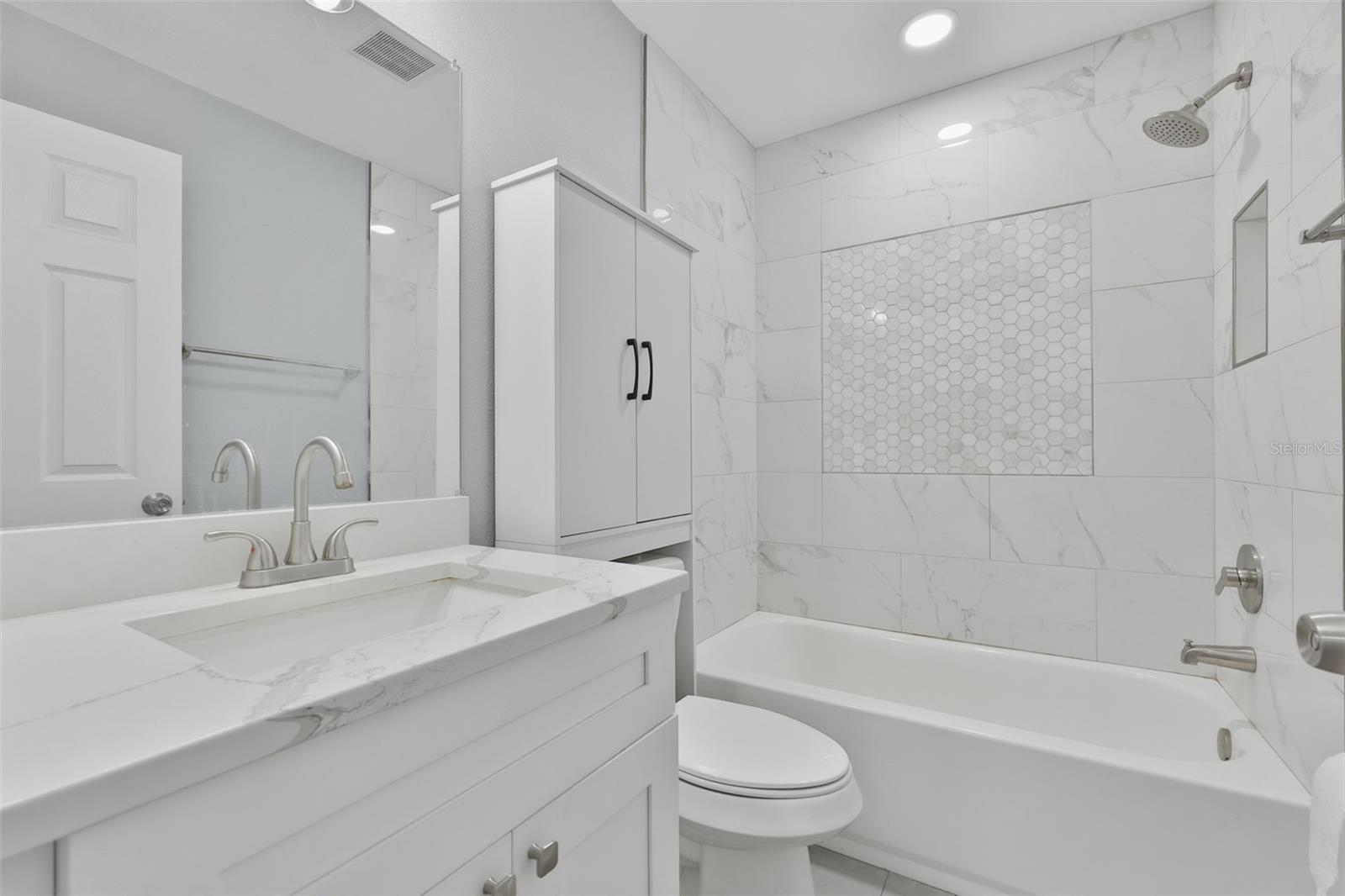 SOMERSET LAKES UNIT ONE - Residential Lease