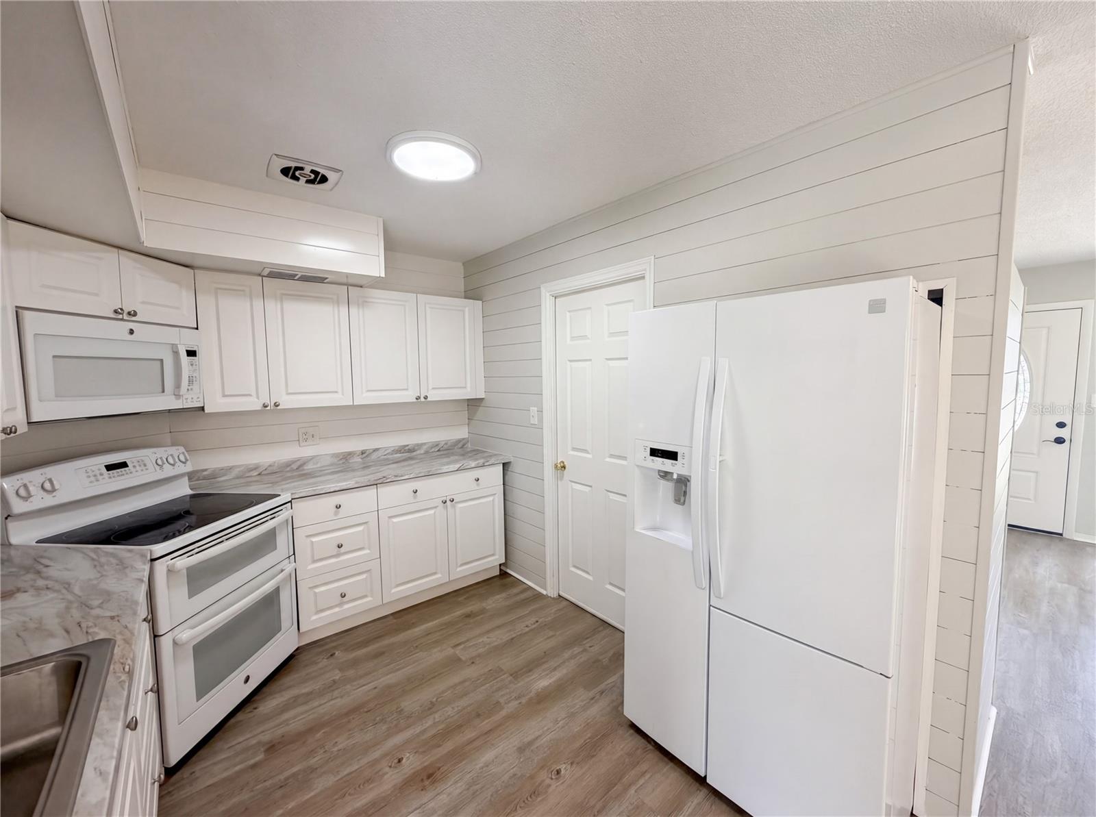JASMINE LAKES - Residential