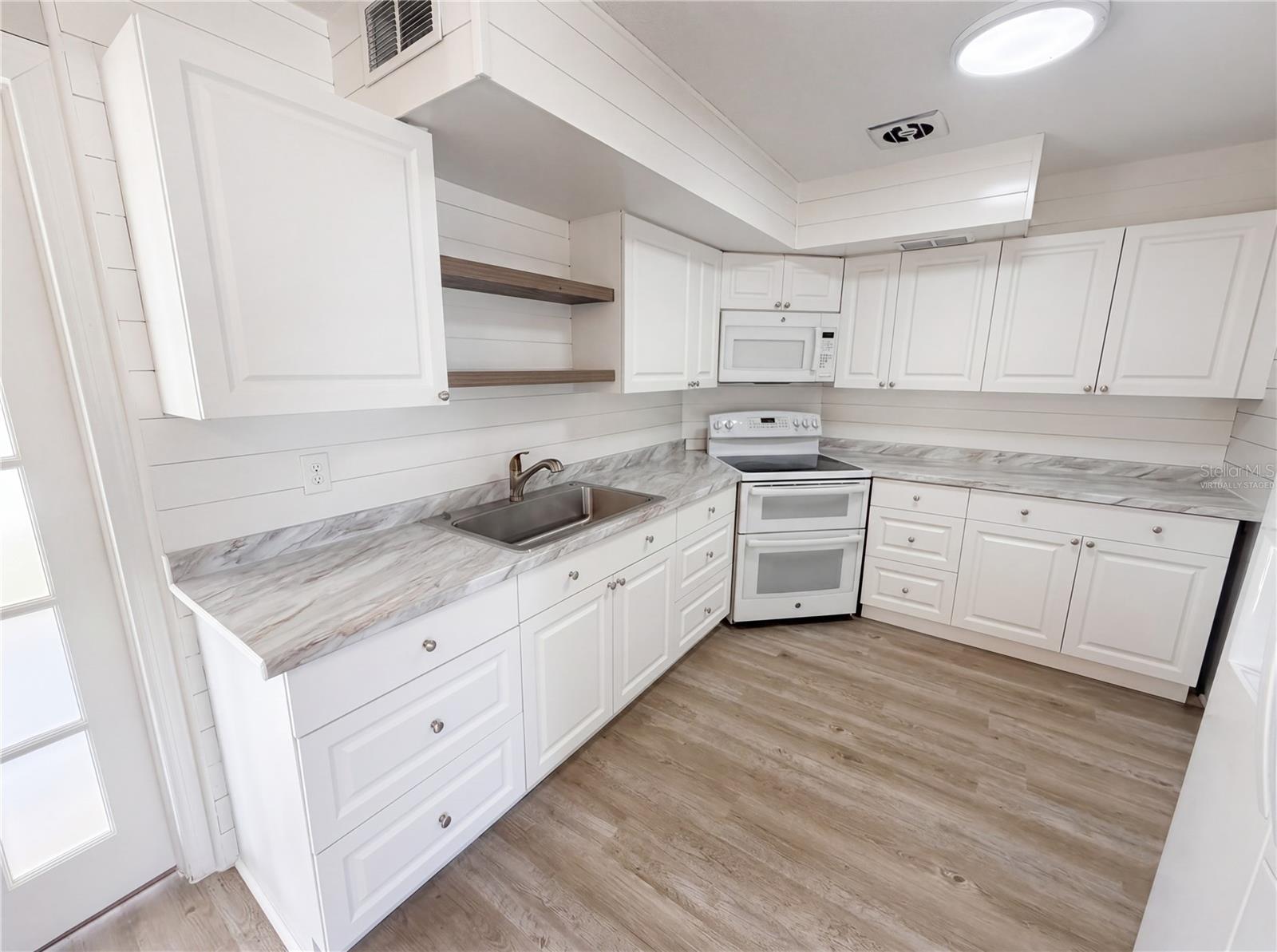 JASMINE LAKES - Residential