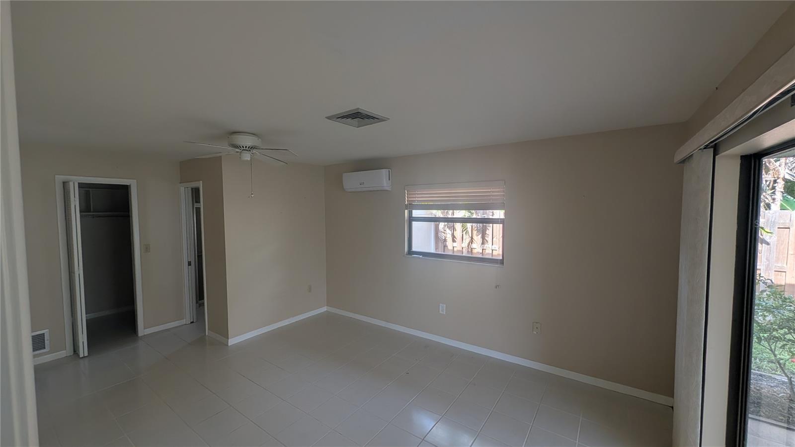 GLEN OAKS COUNTRY CLUB ESTATES - Residential