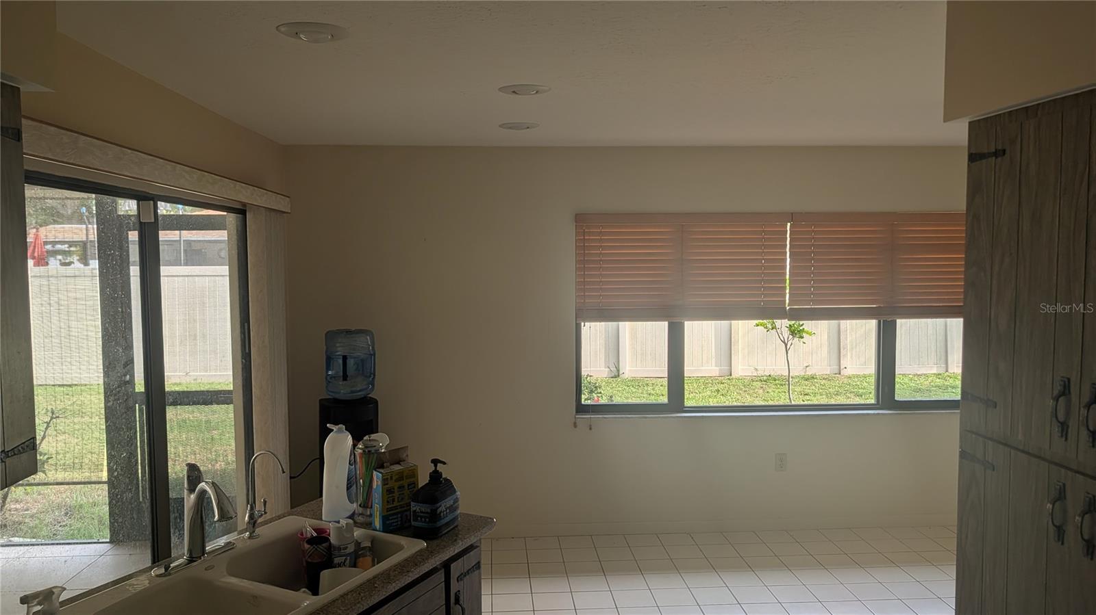 GLEN OAKS COUNTRY CLUB ESTATES - Residential