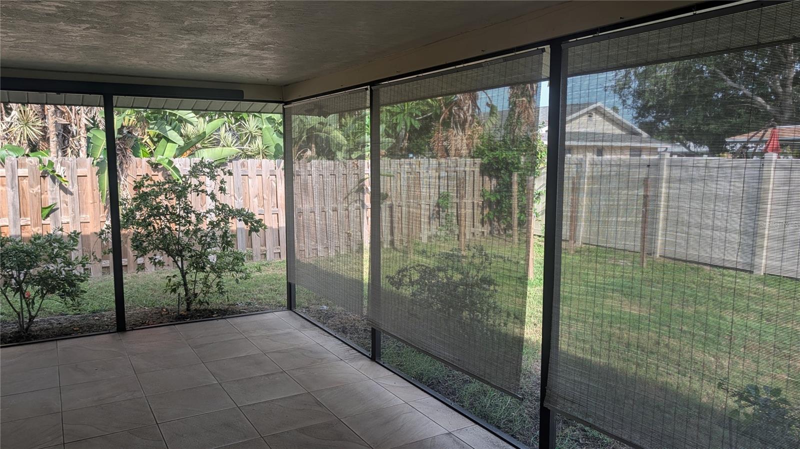 GLEN OAKS COUNTRY CLUB ESTATES - Residential
