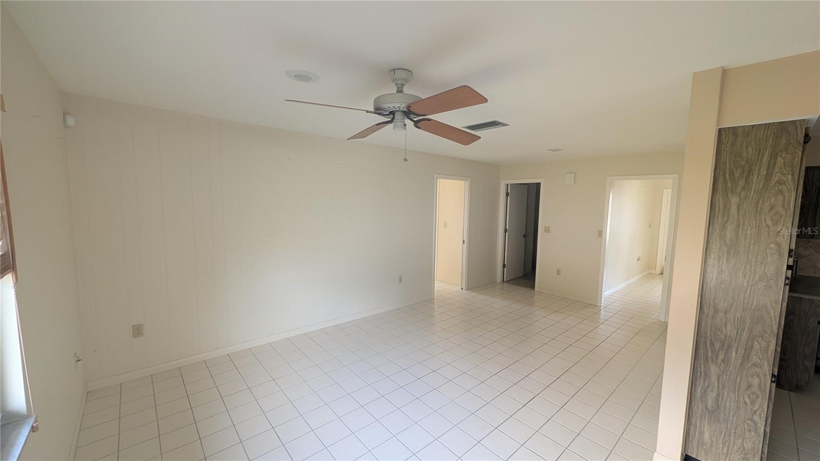GLEN OAKS COUNTRY CLUB ESTATES - Residential