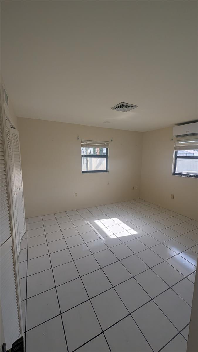 GLEN OAKS COUNTRY CLUB ESTATES - Residential