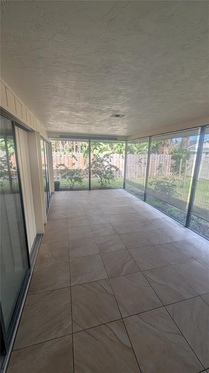 GLEN OAKS COUNTRY CLUB ESTATES - Residential