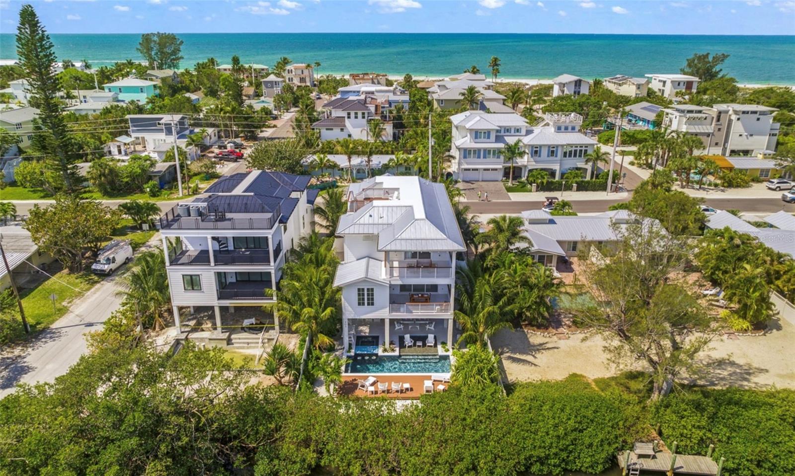 7074800; 302 COCONUT AVENUE; LOT 1; PB 0070/0185 - Residential