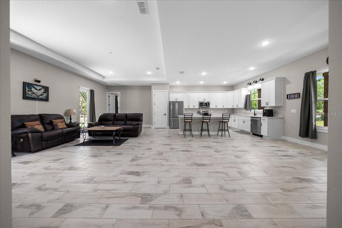 ROLLING HILLS - Residential