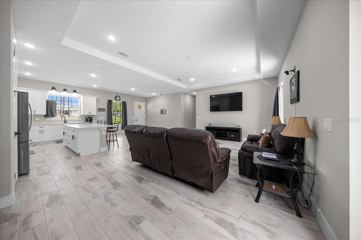 ROLLING HILLS - Residential