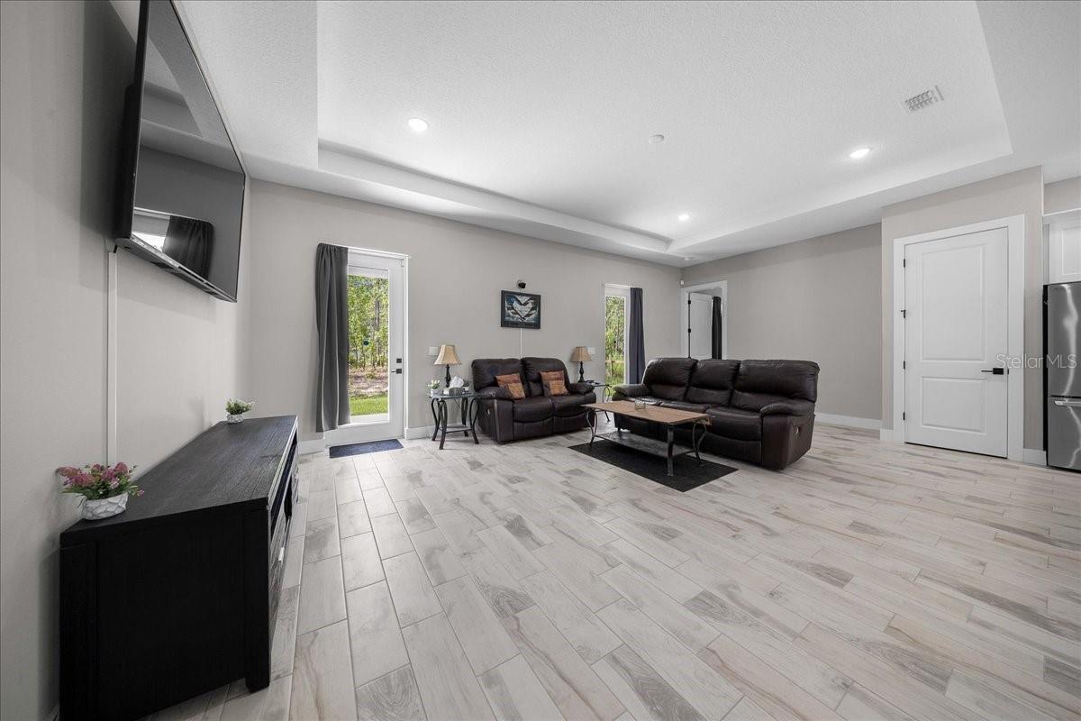 ROLLING HILLS - Residential