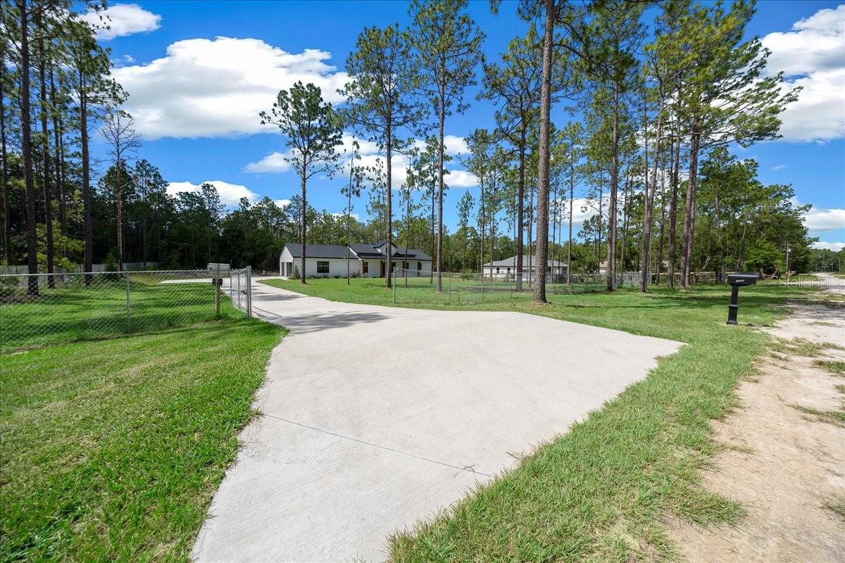 ROLLING HILLS - Residential