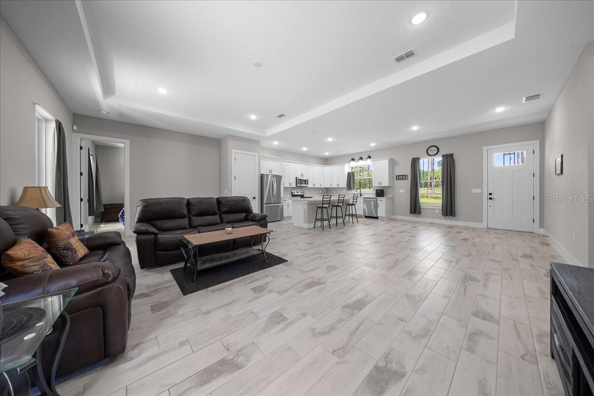 ROLLING HILLS - Residential