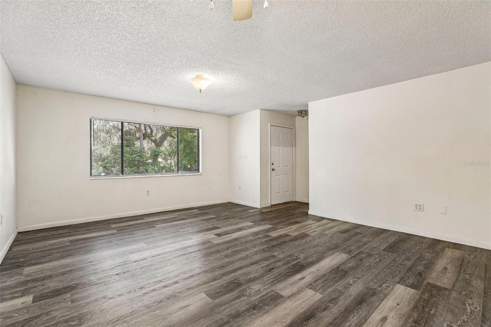 LEESBURG PALMORA GREEN - Residential Income