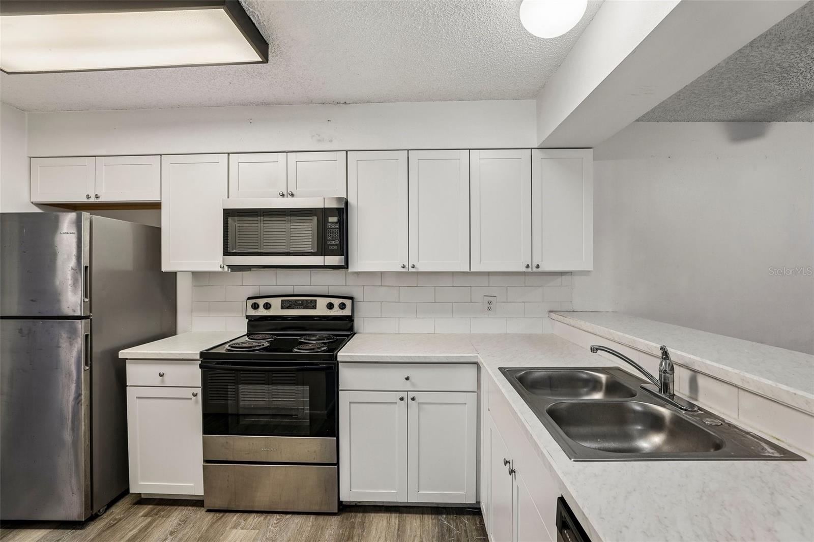 LEESBURG PALMORA GREEN - Residential Income