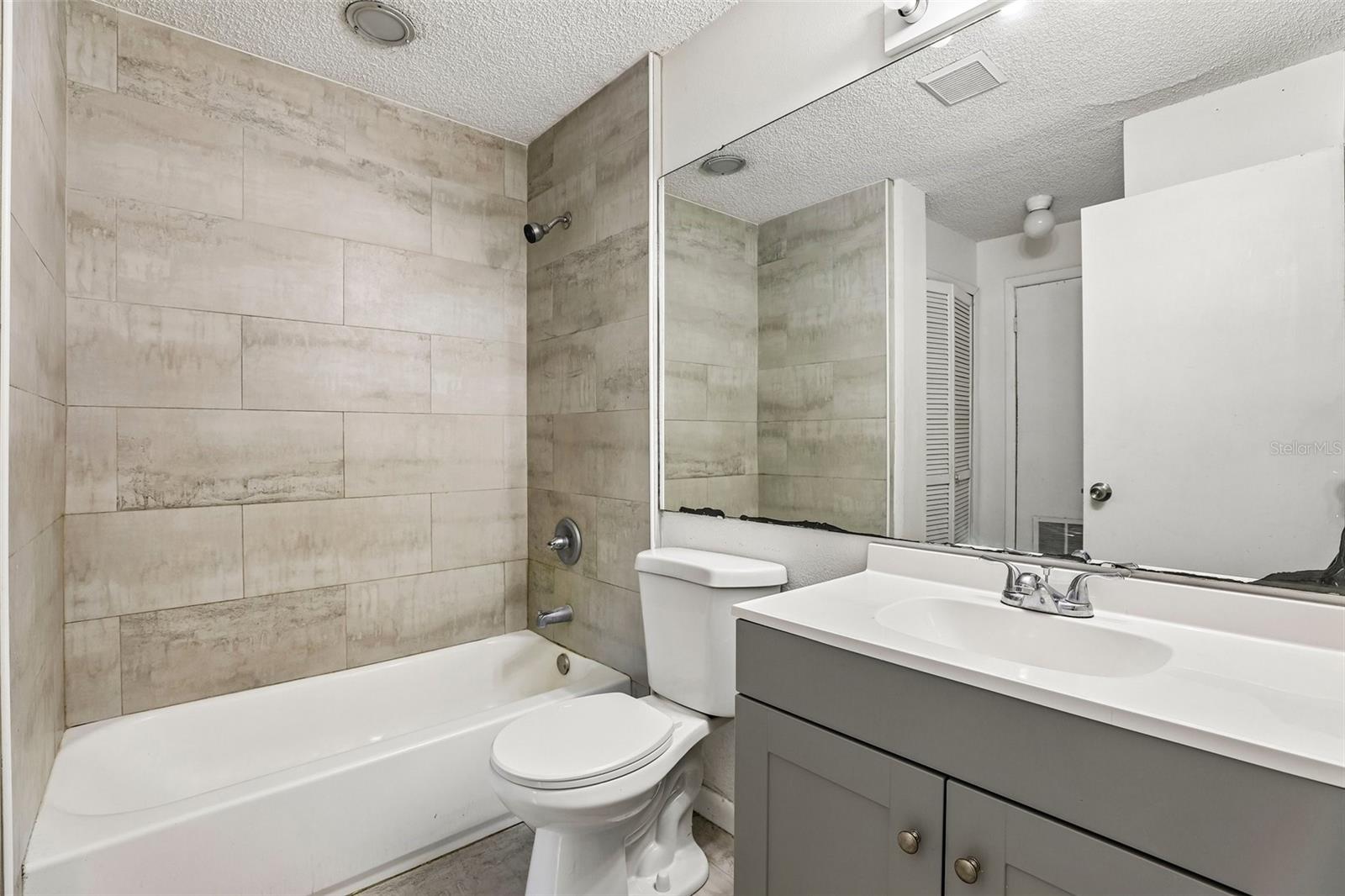 LEESBURG PALMORA GREEN - Residential Income