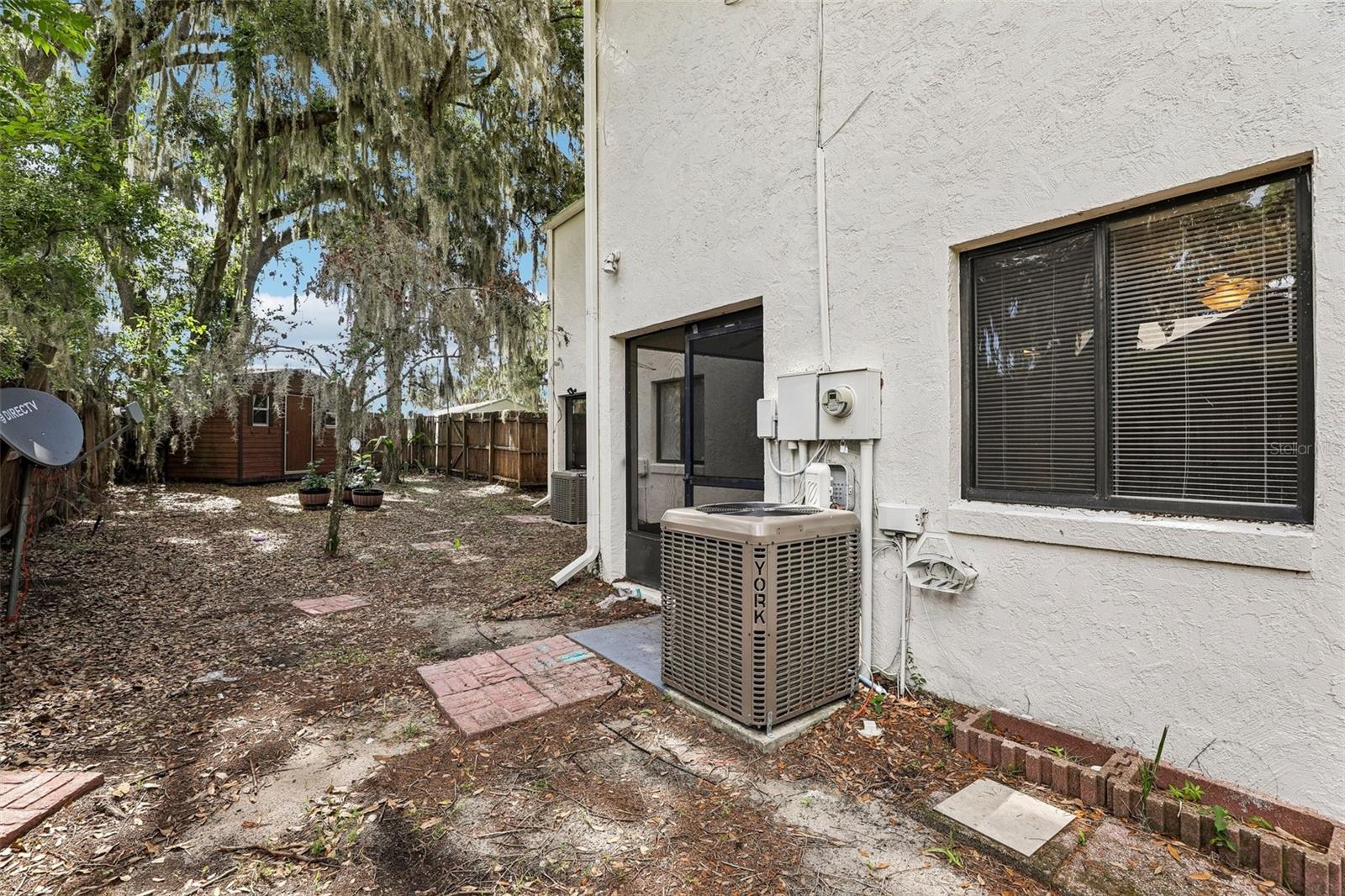 LEESBURG PALMORA GREEN - Residential Income