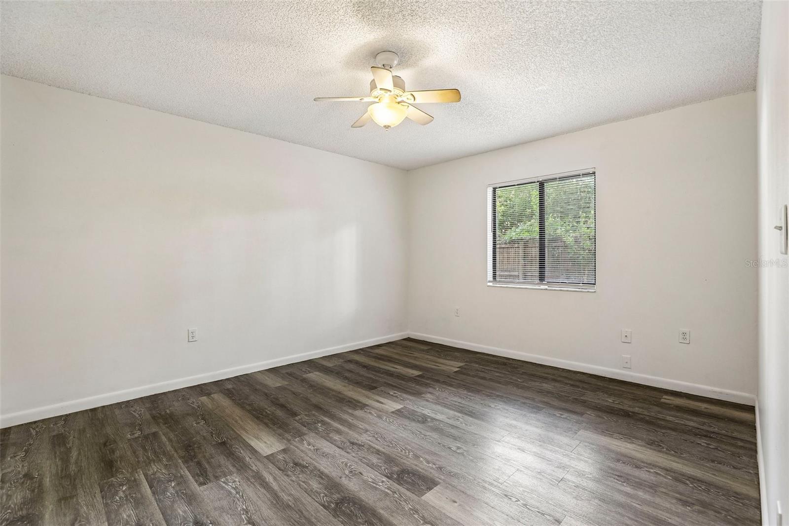 LEESBURG PALMORA GREEN - Residential Income