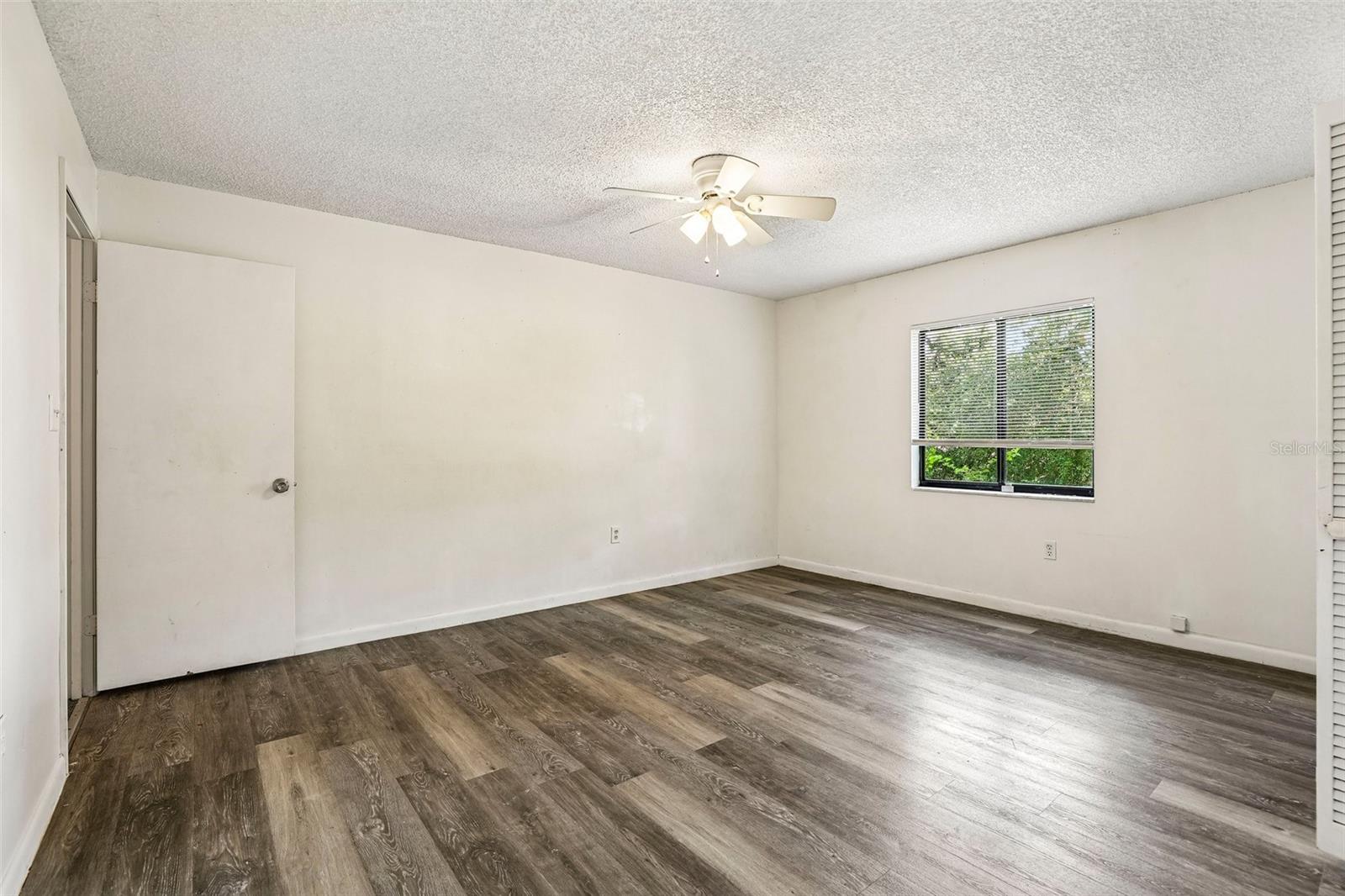 LEESBURG PALMORA GREEN - Residential Income