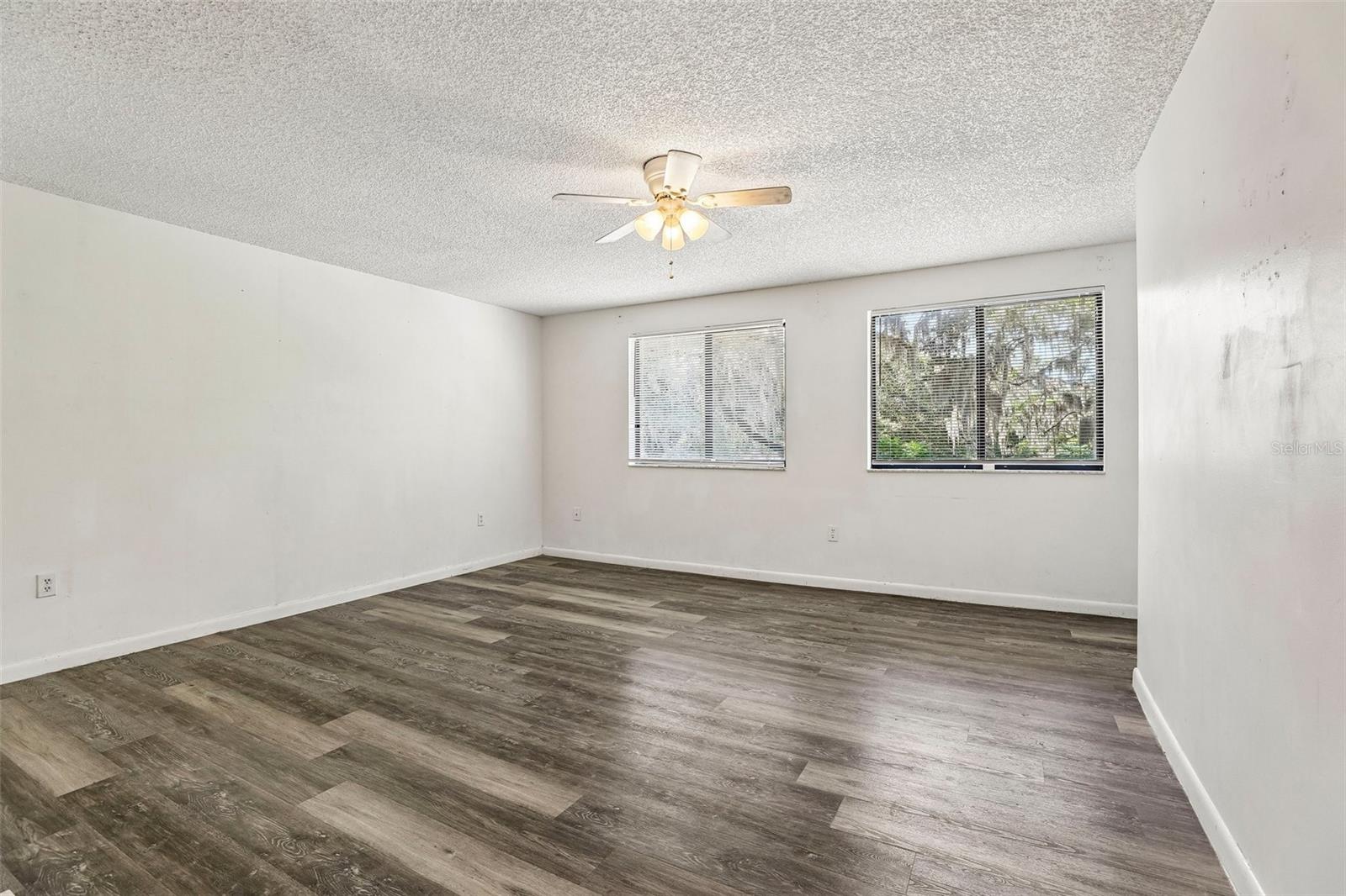 LEESBURG PALMORA GREEN - Residential Income