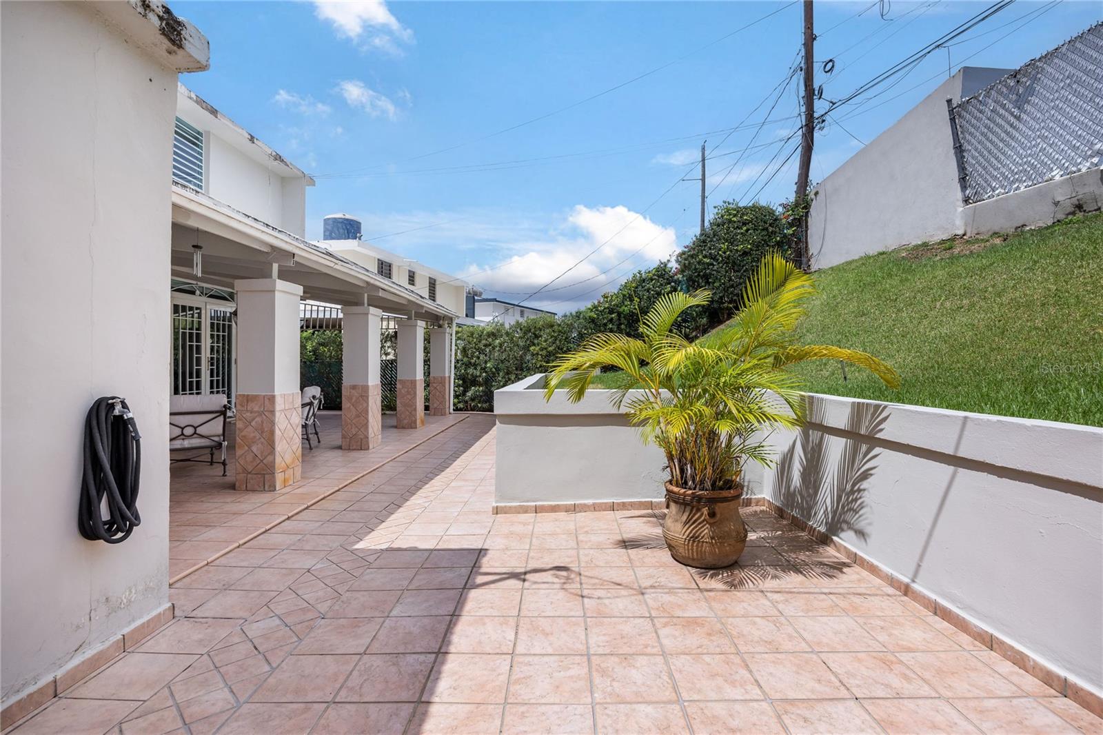 URB. TINTILLO GARDENS - Residential