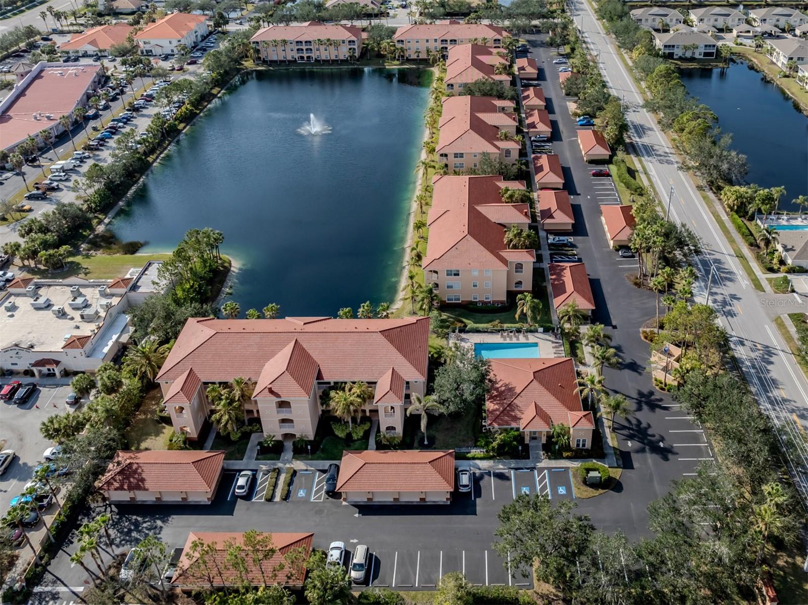 TUSCANY LAKE - Residential