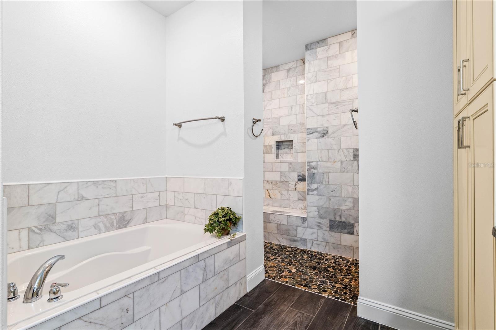 MIRROR LAKE MANOR - Residential Lease