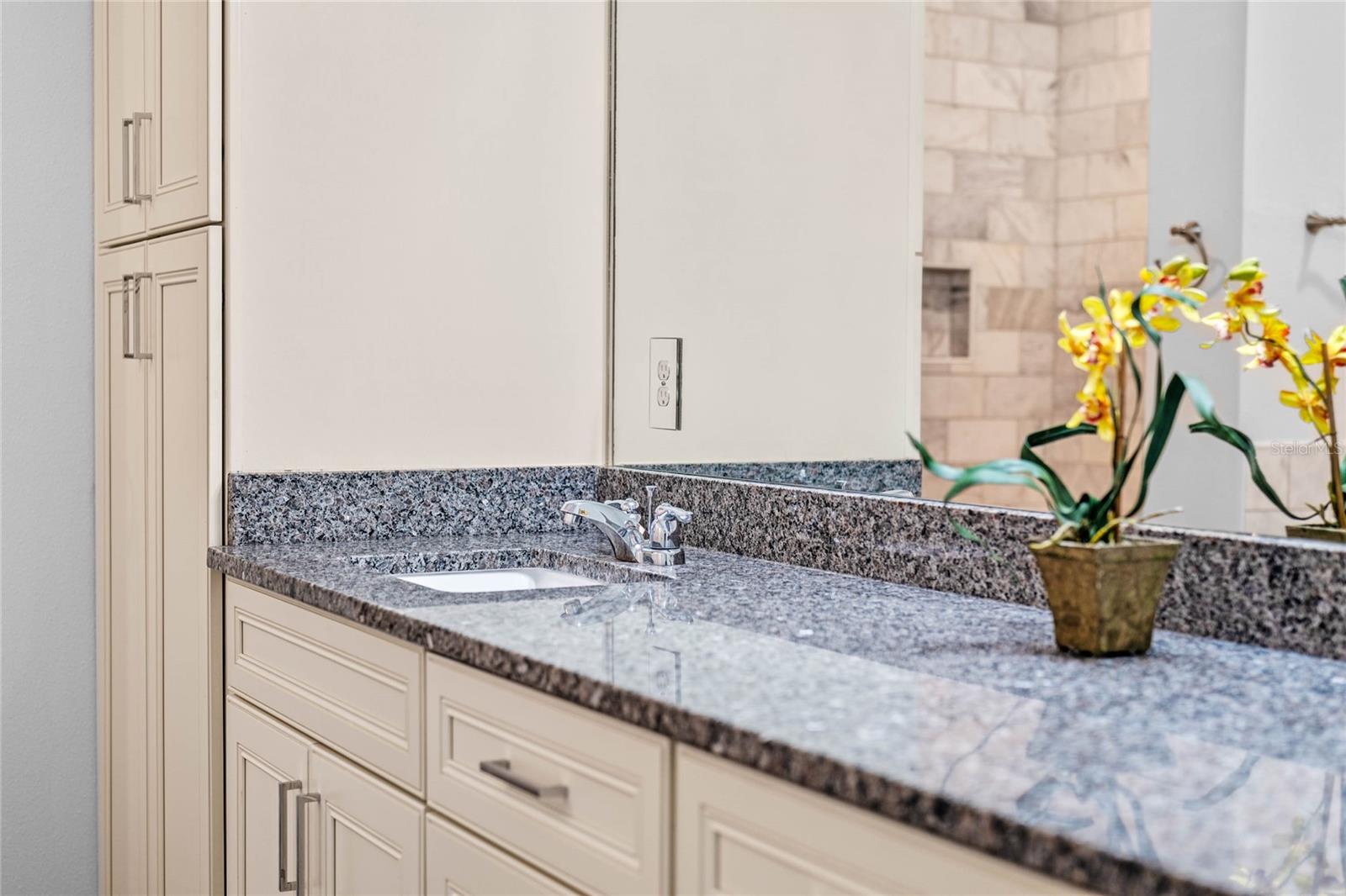 MIRROR LAKE MANOR - Residential Lease