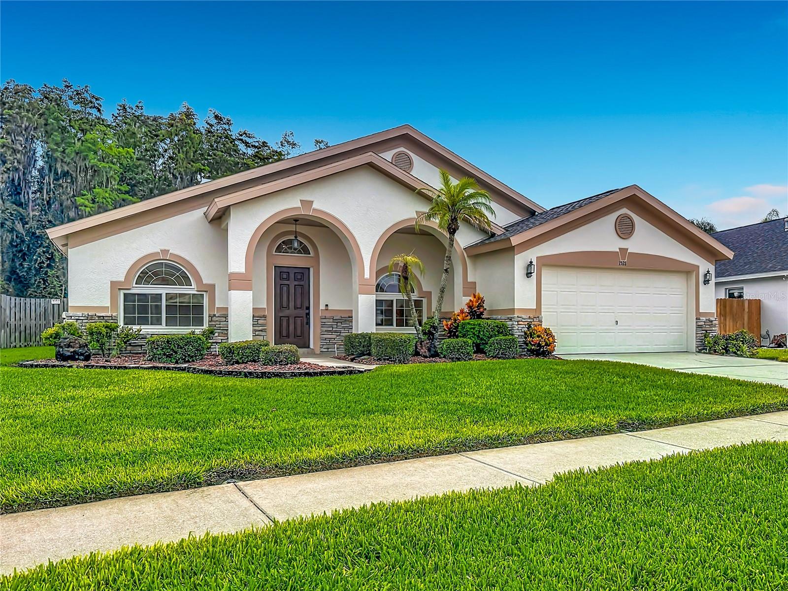 MEADOW POINTE - Residential