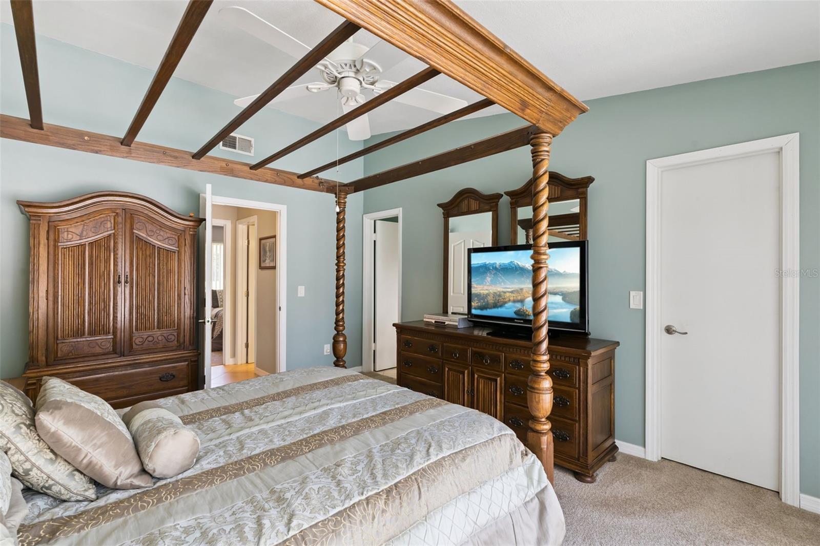 CLUBHOUSE ESTATES - Residential