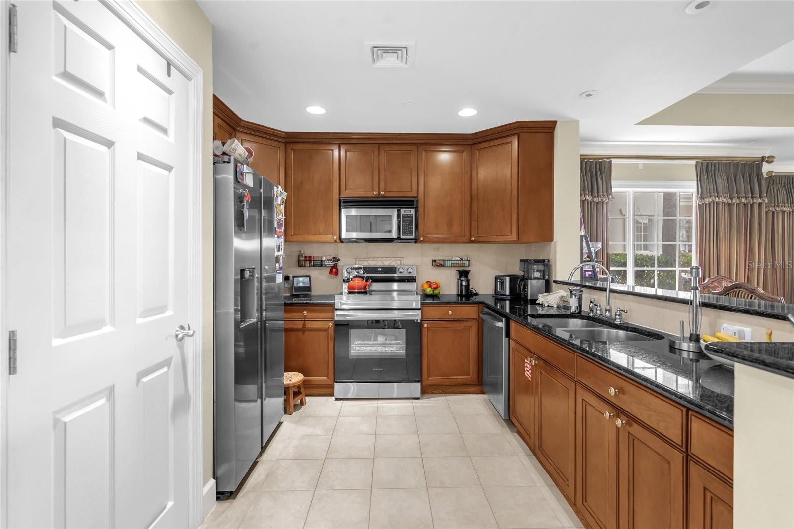 CENTRE COURT RIDGE PH 8 CONDO - Residential