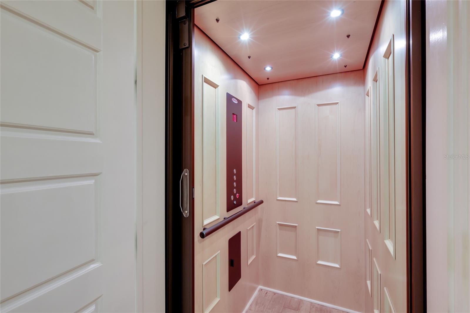 HOLMES BEACH 12TH UNIT - Residential