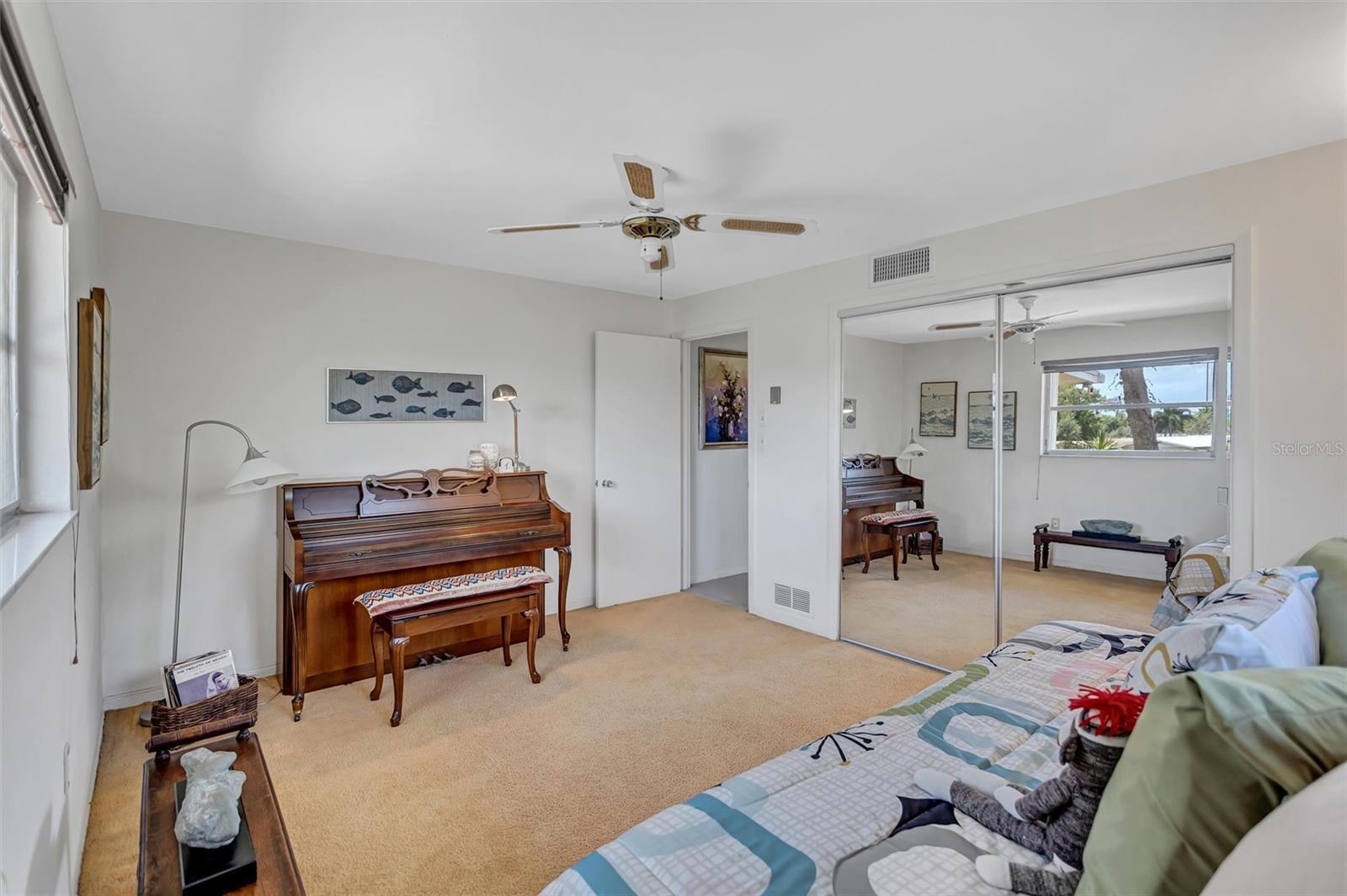 SOUTH GATE - Residential