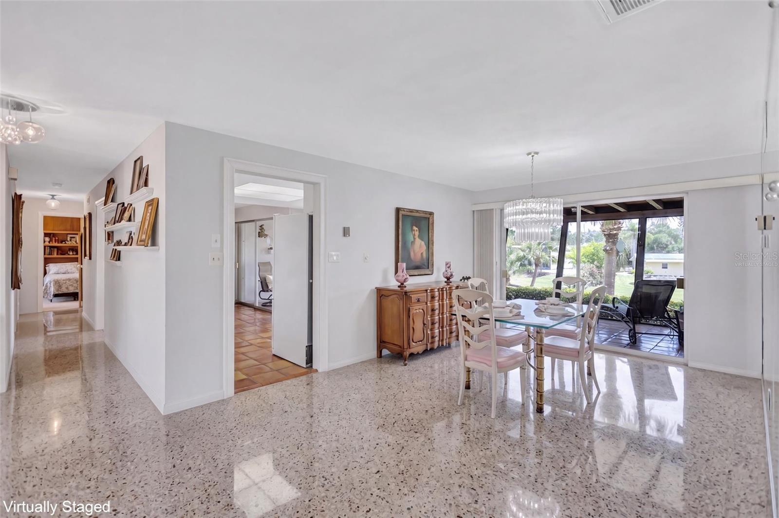 SOUTH GATE - Residential