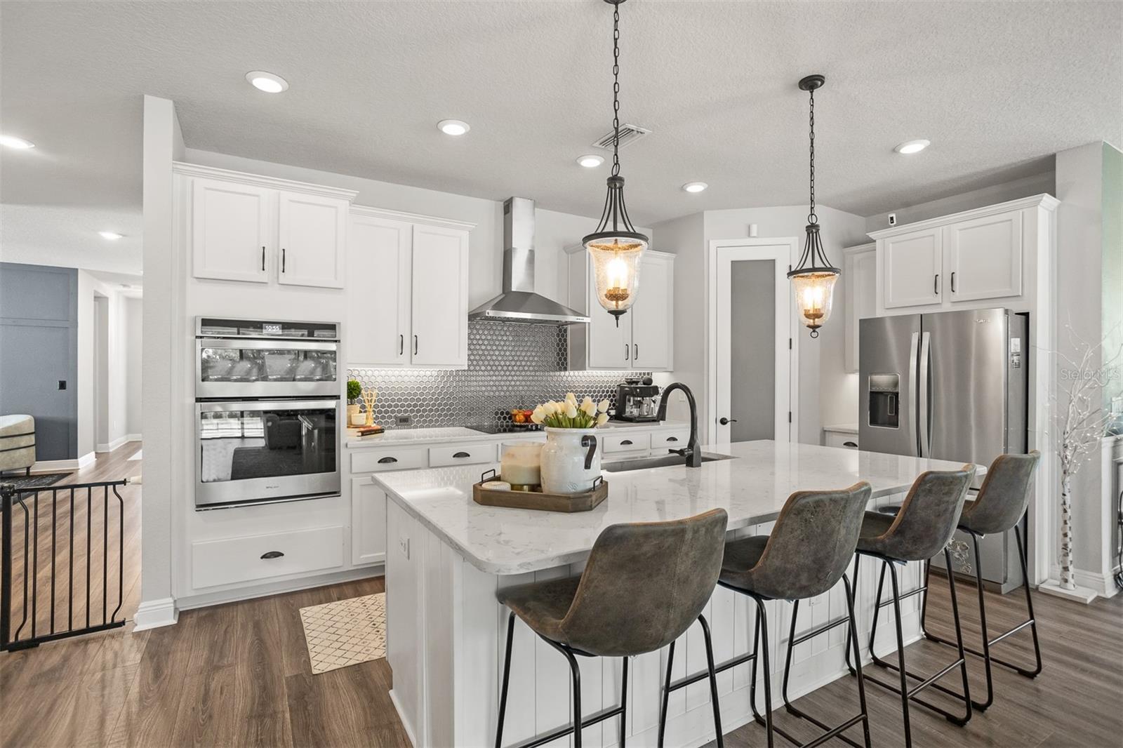 LAKESHORE OAKS SUB - Residential