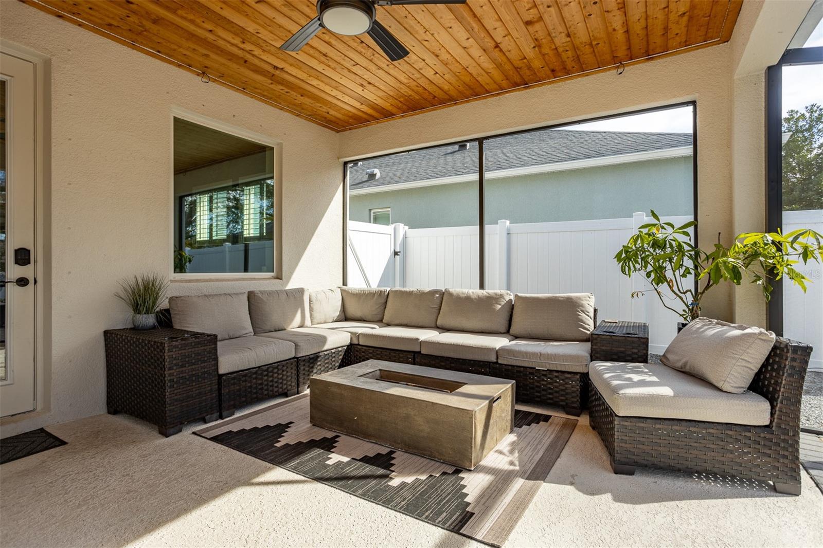 LAKESHORE OAKS SUB - Residential