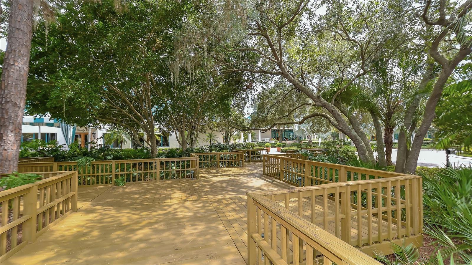 UNIVERSITY PARK COUNTRY CLUB-HENLEY - Residential